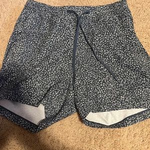 Mens lululemon cross chanel shorts 5” inseam
